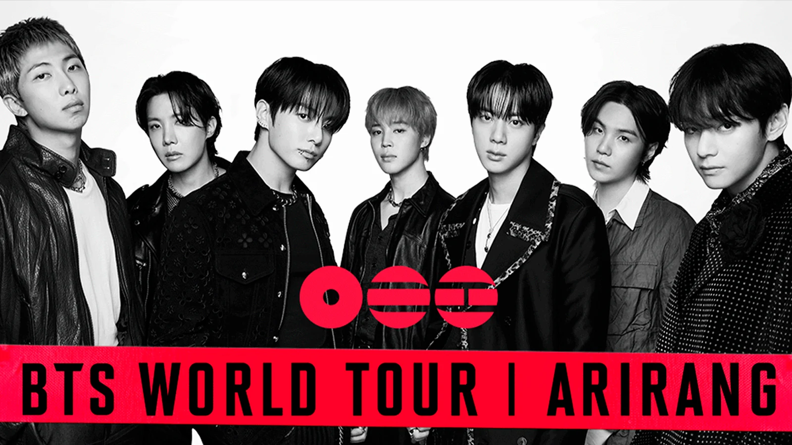 BTS World Tour ARIRANG: os sete integrantes em fotografia em preto e branco com faixa vermelha da turnê