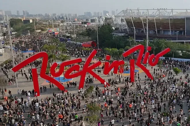 Público chegando à Cidade do Rock